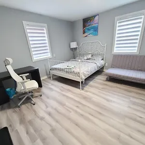  Bed & Breakfast Downtown Spacious Canada